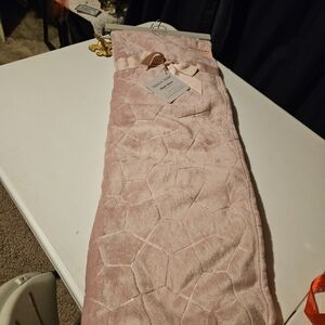 Thalia Sodi Plush Throw in Soft Pink